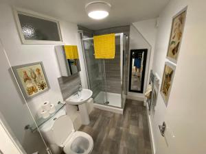 Seaside Flat With Sunny Garden.