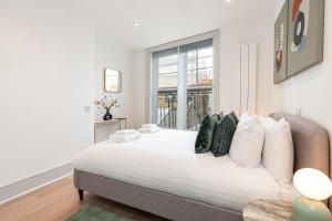 Stylish 1 bed flats in Soho, next to Piccadilly Circus and Trafalgar Square
