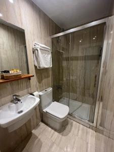 Twin Room with Private Bathroom room in Hostal Avenida