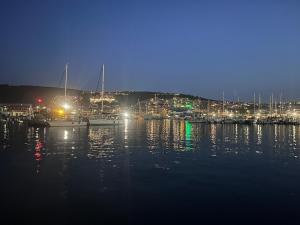 L'angolo sul porto img23