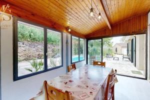 Maisons de vacances Charmante maison avec parc arbore & piscine au sel : photos des chambres