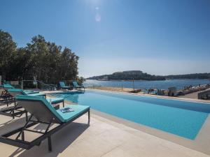 Beautiful villa by the sea 
