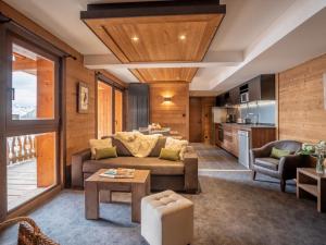 Apartment with Pool Access