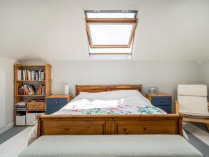 Pass the Keys Charming 3 bed house with parking and large garden