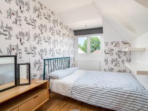 Pass the Keys Charming 3 bed house with parking and large garden