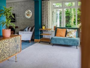 Pass the Keys Charming 3 bed house with parking and large garden