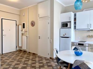 Dafnis home is in 200m to metro Ag Ioanis