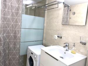 Dafnis home is in 200m to metro Ag Ioanis