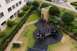 Apartment with Study Powstańców Śląskich by Noclegi Renters