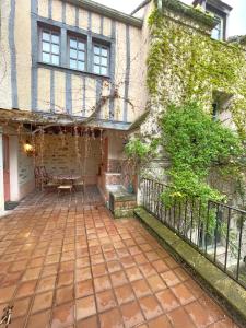 Appartements LIVING'Melun, la campagne a Melun ! : Chambre Familiale avec Terrasse 