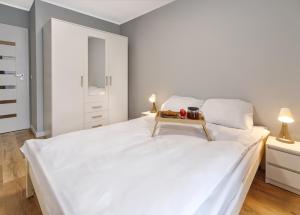 Sea and City Apartments with Balcony by Rentujemy