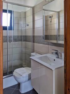 Spacious Holiday House with Shared Pool