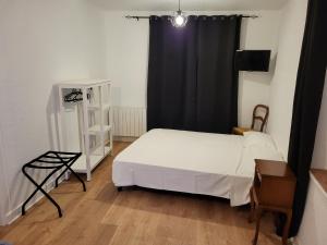 Hotels Hotel Le Verger : Studio Familial