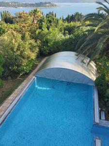 Old Road Rooms and Apartments with Pool