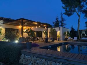 Villas Villa moderne avec piscine : photos des chambres