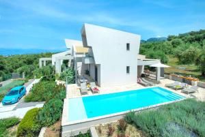 Olivia by Vintage Travel