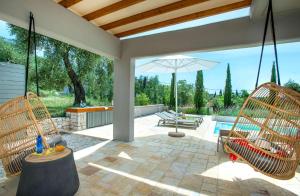 Olivia by Vintage Travel