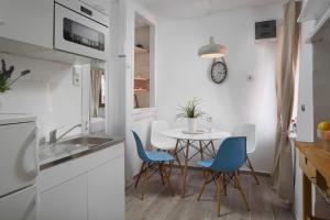 Porpor Apartments in Old Town by Irundo