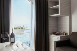 Deluxe Suite with Lake View room in Hotel Giardinetto