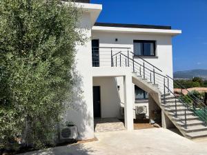 Appartements Porticcio Vacations - Terrasse, Piscine, Jacuzzi, Clim - by TGB : photos des chambres