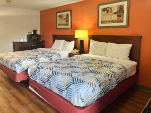 Queen Room with Two Queen Beds - Smoking room in Studio 6 Suites Dayton OH Englewood