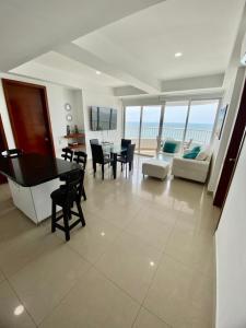 Apartment al-1 facing the sea with pool and Wifi