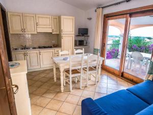 Apartment with pool in the Residence Badus