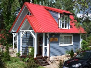 Detached holiday home with a large garden in Frydrychowo