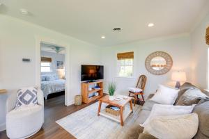 Waterfront Vacation Rental Home on Newport River!