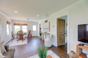 Waterfront Vacation Rental Home on Newport River!