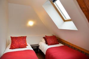 Logis Hotels Le Saint Georges : Chambre Quadruple