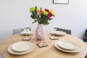 Beautifully presented newly renovated city-centre apartment in Cheltenham