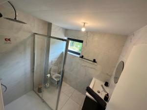 Jardin de lancienne école avec Jacuzzi privé