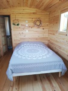 B&B / Chambres d'hotes Roulotte en bois : photos des chambres