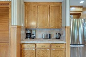 Mi-Wuk Village Vacation Rental with Multi-Level Deck