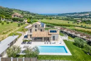 Villa Amore di Ada - Modern Design Villa - AirCo, Private Pool & Near The Beach - Altidona