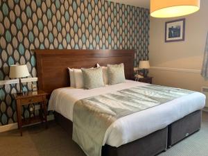 Saracens Head Hotel by Greene King Inns