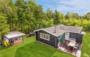 Lovely Home In Højslev With Kitchen