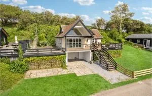 2 Bedroom Awesome Home In Haarby - Brunshuse