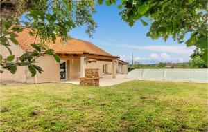 Maisons de vacances Amazing Home In Amailloux With Wifi, Private Swimming Pool And 2 Bedrooms : photos des chambres