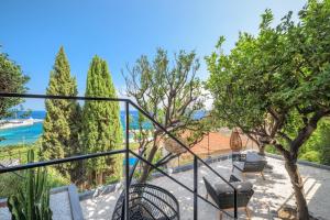 Proche Monaco, vue mer, accès plage et jardin privatif