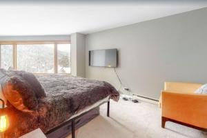 Renovated Condo In West Keystone With Balcony, Hot Tub, Pool & Free Shuttle To Slopes!