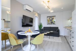 Appartements Proche Monaco, vue mer, acces plage et jardin privatif : Appartement 1 Chambre