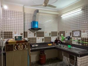 $4 HOME STAY (5 MINT WALK FROM GOLDEN TEMPLE)