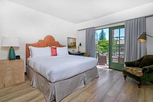 Deluxe King Room room in Hotel Los Gatos