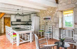 Maisons de vacances Beautiful Home In Beauville With 5 Bedrooms, Wifi And Outdoor Swimming Pool : photos des chambres