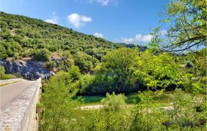 Maisons de vacances Stunning Home In Pouzilhac With 7 Bedrooms, Wifi And Outdoor Swimming Pool : photos des chambres