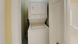 Tranquil Hideaway 4 Bdrm Condo in Avian Forest