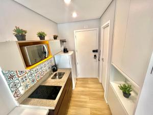 Moderno apto com piscina rua Augusta e Frei caneca