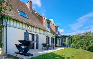 Maisons de vacances Nice Home In Cricquebuf With Wifi And 5 Bedrooms : photos des chambres